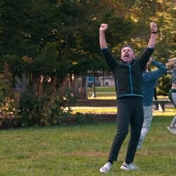 Steve Carell en 1x06 'El partido de frisbi' de 'Las cuatro estaciones'