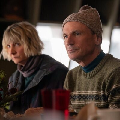 Kerri Kenney y Toby Huss en 1x07 titulado 'Viaje a la nieve' de 'Las cuatro estaciones'