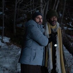 Colman Domingo y Marco Calvani en 1x08 titulado 'Diversión' de 'Las cuatro estaciones'