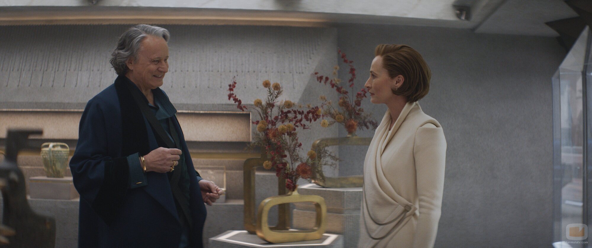 Genevieve O'Reilly y Stellan Skarsgård en el 1x07 de 'Andor'