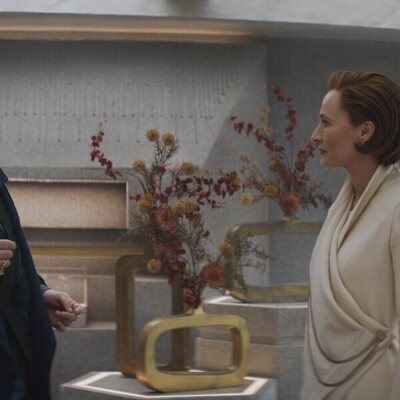 Genevieve O'Reilly y Stellan Skarsgård en el 1x07 de 'Andor'