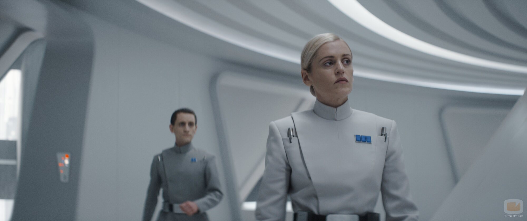 Denise Gough y Jacob James Beswick en el 1x07 de 'Star Wars: Andor'