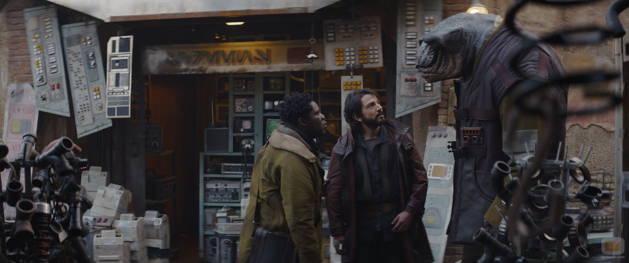 Diego Luna en el 1x01 de 'Andor'