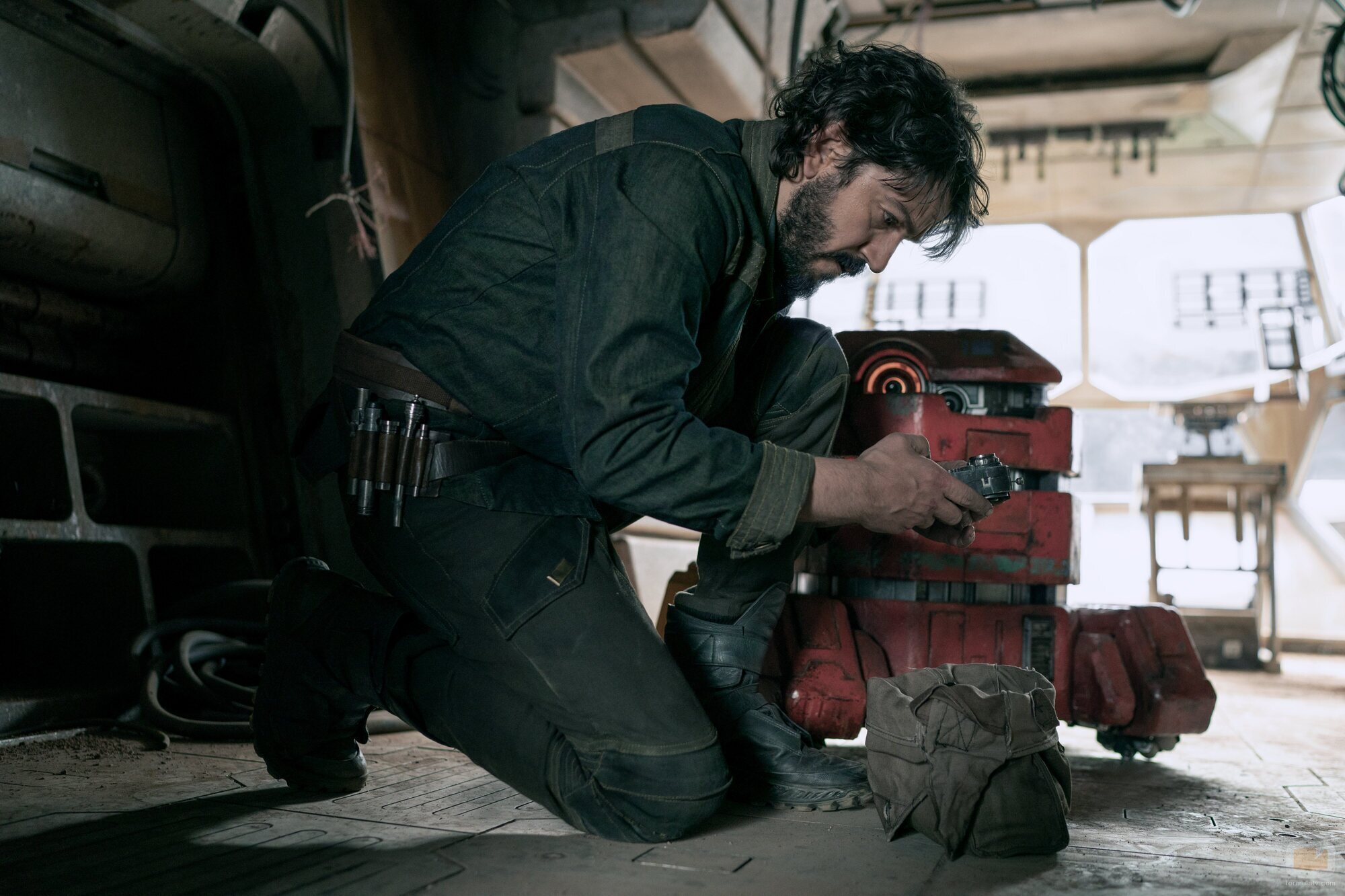 Imagen de Diego Luna en el 1x02 de 'Andor'