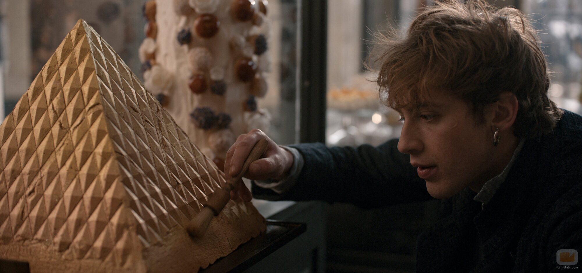 Benjamin Voisin en la temporada 1 y el capítulo 01 de 'Carême, chef de reyes'
