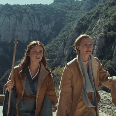 Faye Marsay y Genevieve O'Reilly en Capítulo 2 titulado 'Sagrona Teema' de 'Andor'