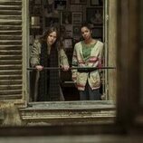 Taïs Vinolo y Lou de Laâge en 1x08 'La oferta' de 'Estrella'