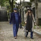 Marie Berto y Lou de Laâge en 'La oferta' de 'Estrella'