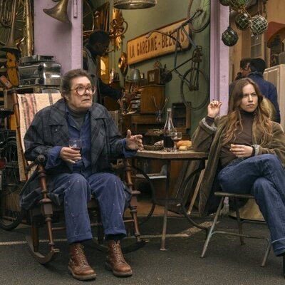 Marie Berto y Lou de Laâge en 1x08 'La oferta' de 'Estrella'