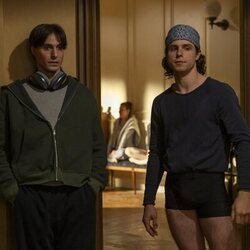 Ivan du Pontavice y Gideon Glick en 1x05 titulado 'La rata' de 'Estrella'