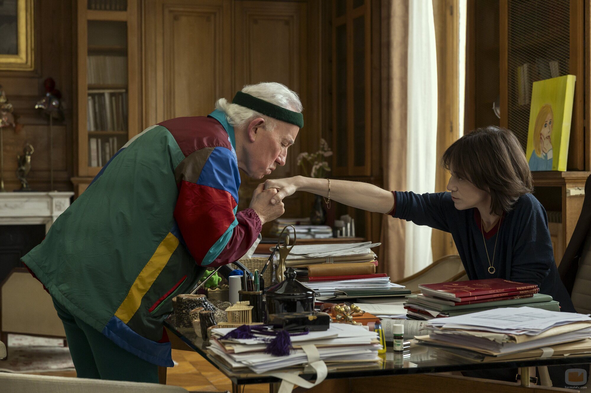 Simon Callow y Charlotte Gainsbourg en 1x04 titulado 'El hipo' de 'Estrella'