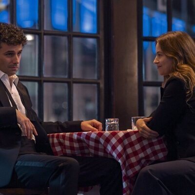 Luke Kirby y Lou de Laâge en Capítulo 3 titulado 'El pez' de 'Estrella'