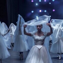 Taïs Vinolo en el 1x01 de 'Étoile'