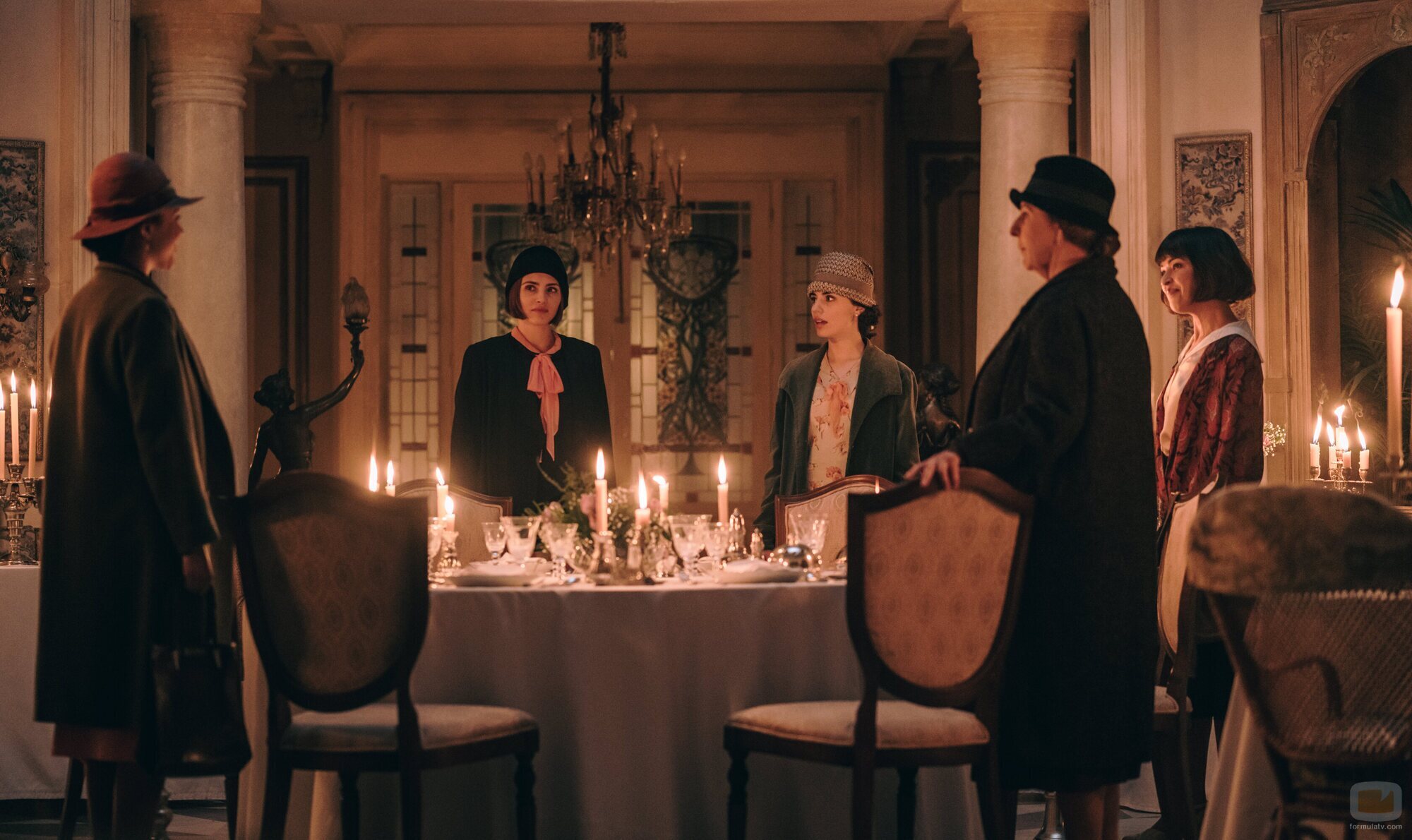 Verónica Sánchez y Andrea Duro en Capítulo 7 titulado 'Acorralados' de 'La Favorita 1922'