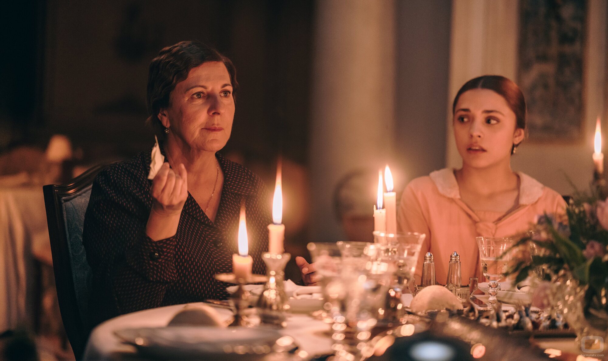 Maribel Salas y Elena Maroto en el 1x07 de 'La Favorita 1922'