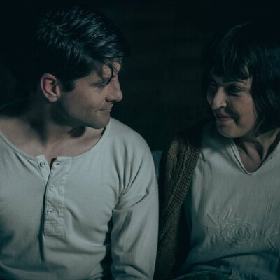 Verónica Sánchez y Luis Fernández 'Perla' en 1x06 titulado 'La oportunidad de Covadonga' de 'La Favorita 1922'