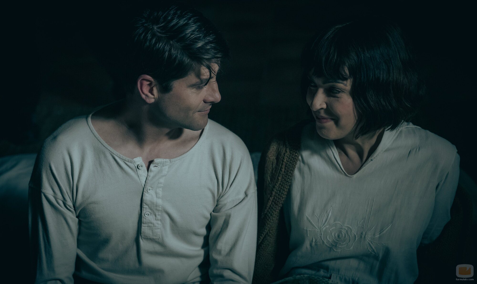 Verónica Sánchez y Luis Fernández 'Perla' en 1x06 titulado 'La oportunidad de Covadonga' de 'La Favorita 1922'