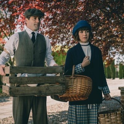 Escena de Verónica Sánchez y Luis Fernández 'Perla' en 1x06 titulado 'La oportunidad de Covadonga' de 'La Favorita 1922'