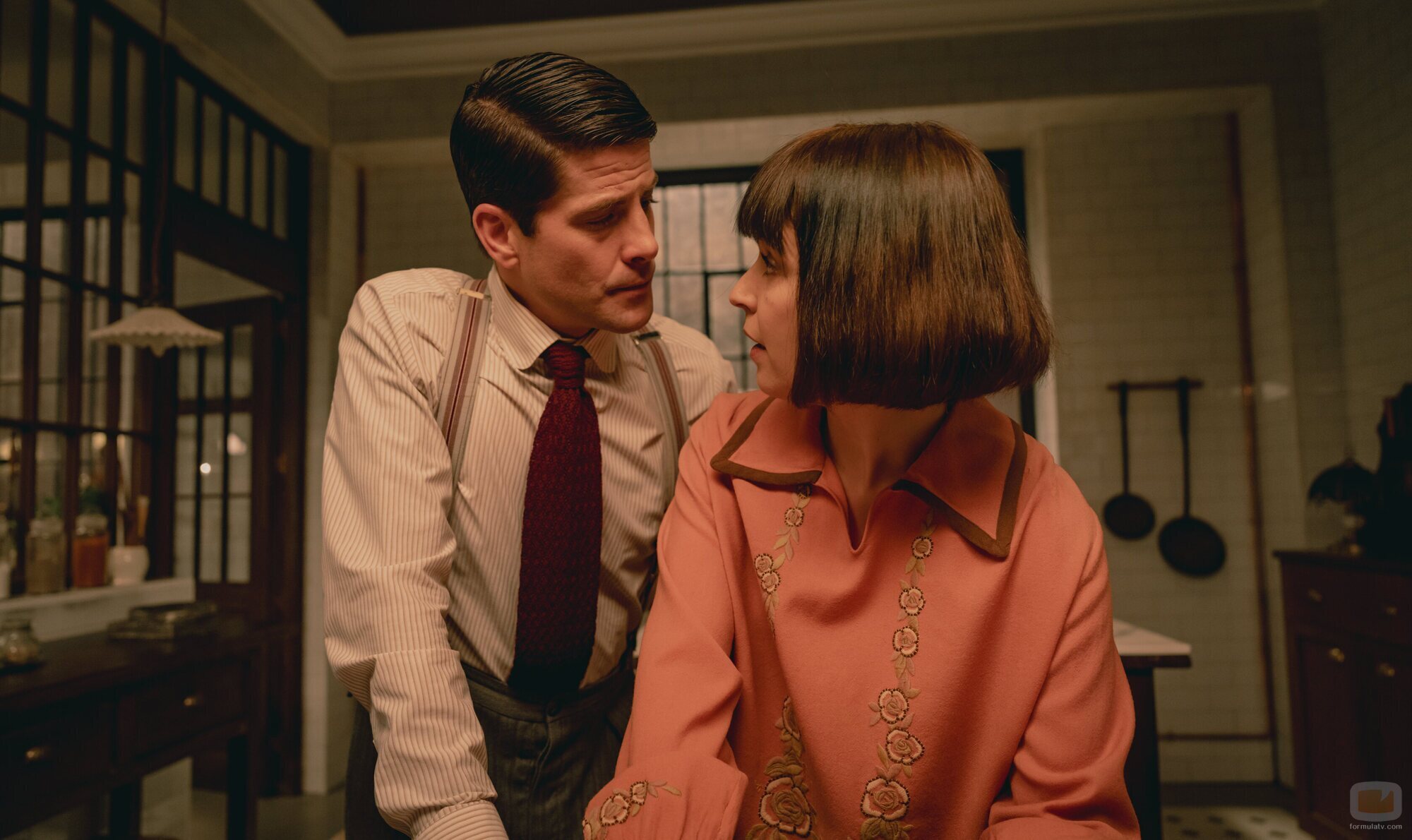 Imagen de Verónica Sánchez y Luis Fernández 'Perla' en 1x06 titulado 'La oportunidad de Covadonga' de 'La Favorita 1922'