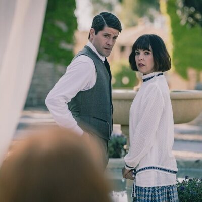 Foto de Verónica Sánchez y Luis Fernández 'Perla' en 'La oportunidad de Covadonga' de 'La Favorita 1922'