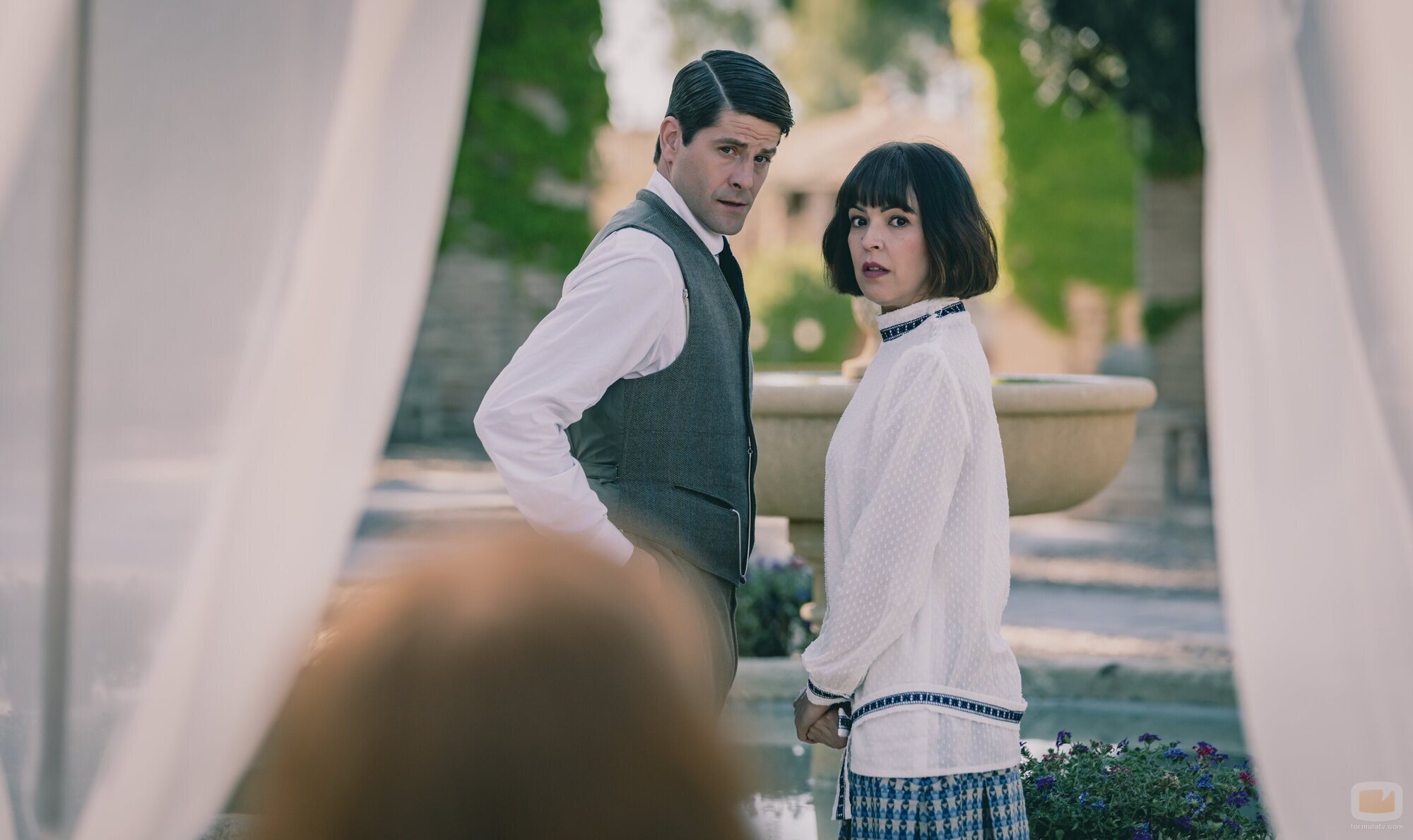 Foto de Verónica Sánchez y Luis Fernández 'Perla' en 'La oportunidad de Covadonga' de 'La Favorita 1922'