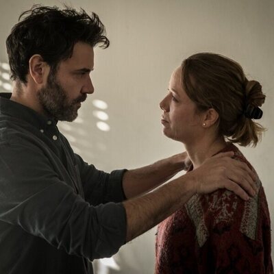 Miquel Fernández y Ainhoa Santamaría en la temporada 1 y el capítulo 02 de 'Apagón'