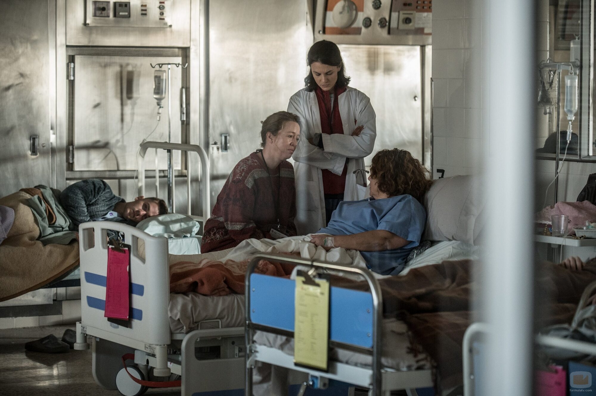 Melina Matthews y Ainhoa Santamaría en 1x02 titulado 'Emergencia' de 'Apagón'