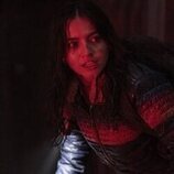 Still de Isabela Merced en 2x04 'Día uno' de 'The Last of Us'