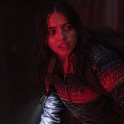 Still de Isabela Merced en 2x04 'Día uno' de 'The Last of Us'