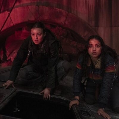 Bella Ramsey y Isabela Merced en 2x04 'Día uno' de 'The Last of Us'