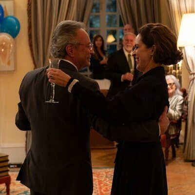 Adriana Ozores y Luis Bermejo en la temporada 1 y el capítulo 01 de 'Galgos'