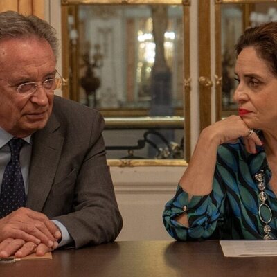 Adriana Ozores y Luis Bermejo en el 1x04 de 'Galgos'