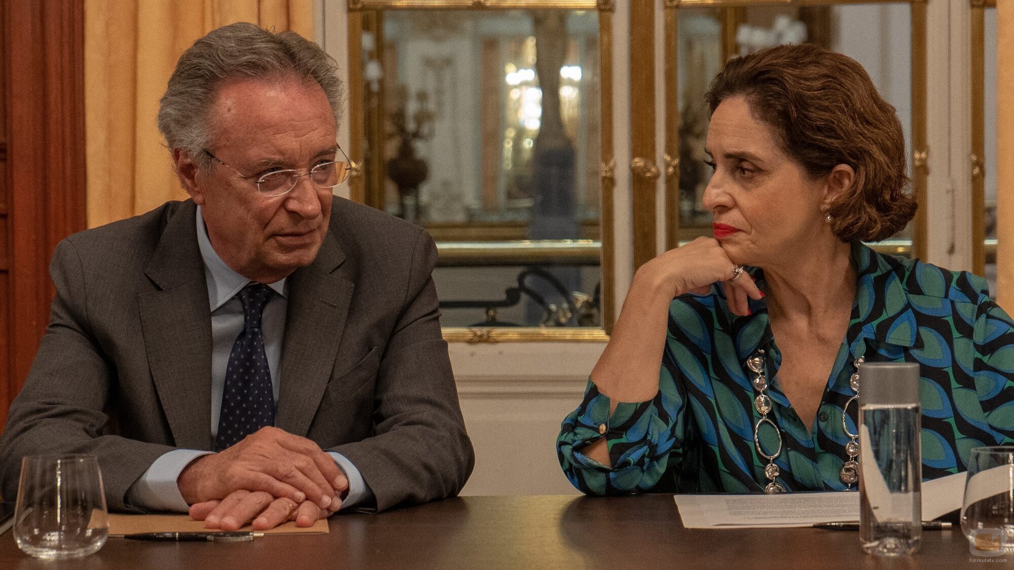 Adriana Ozores y Luis Bermejo en el 1x04 de 'Galgos'