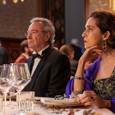 Adriana Ozores y Luis Bermejo en la temporada 1 y el capítulo 06 de 'Galgos'