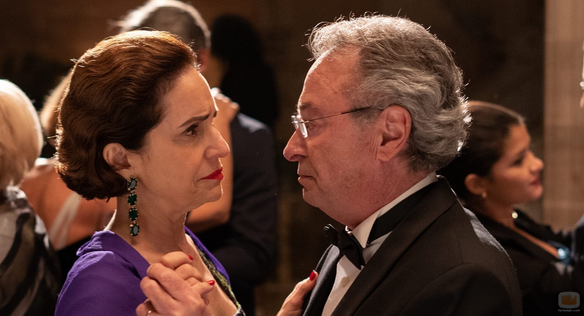 Adriana Ozores y Luis Bermejo en 1x06 titulado 'Control familiar' de 'Galgos'
