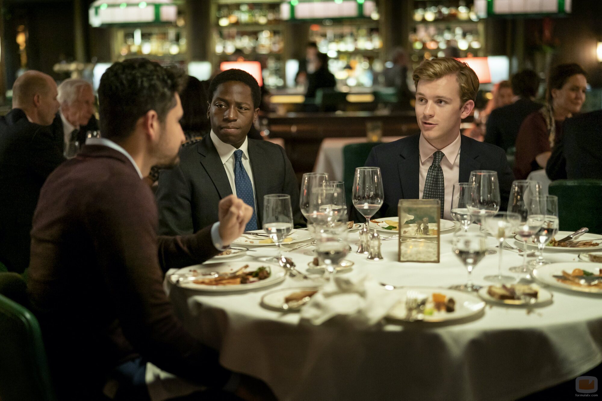 Harry Lawtey y David Jonsson en 'Notting Hill' de 'Industry'