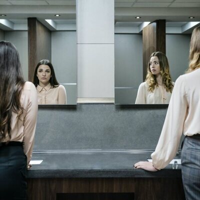 Marisa Abela y Freya Mavor en 'Comportamiento Aprendido' de 'Industry'
