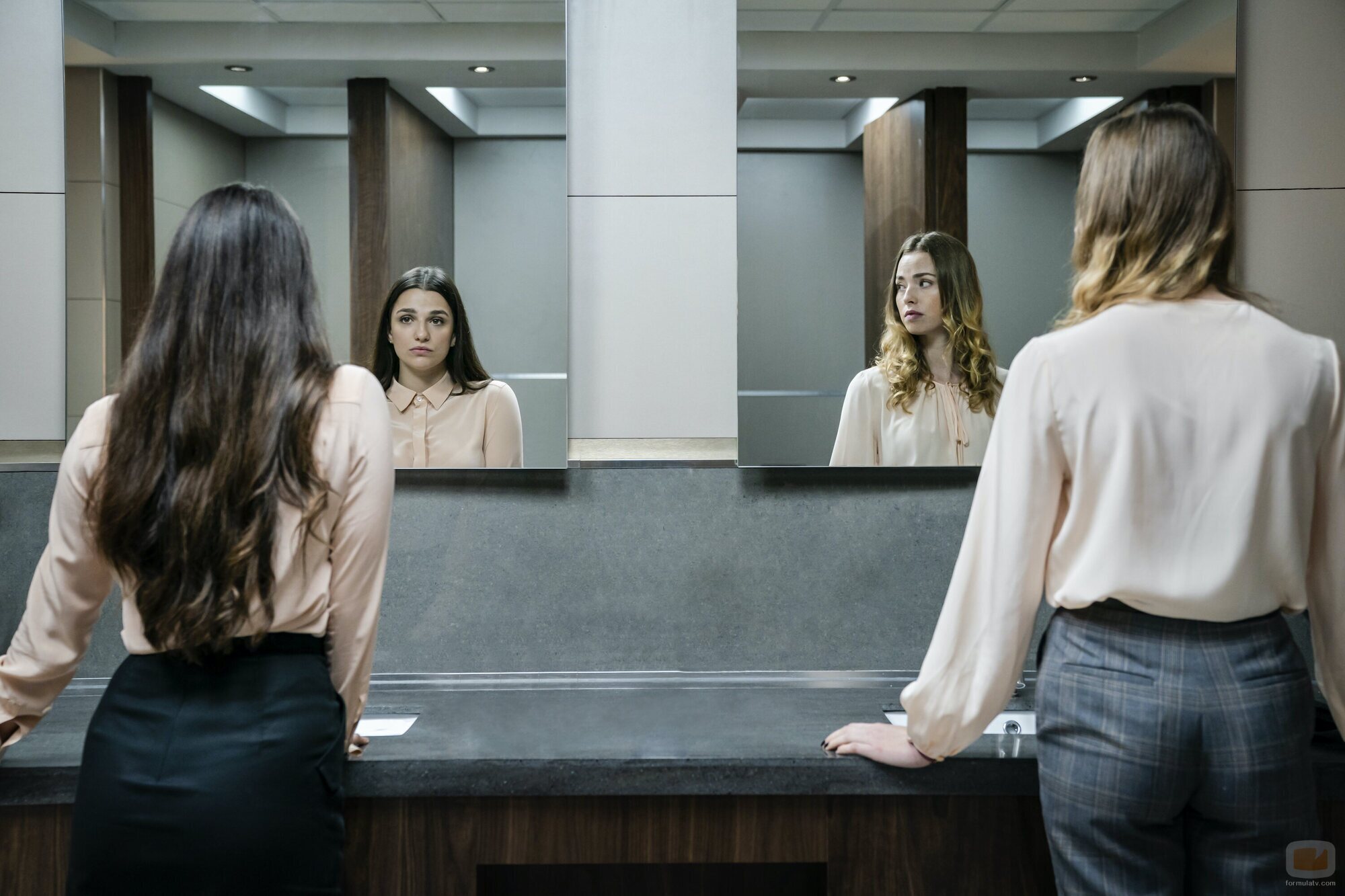 Marisa Abela y Freya Mavor en 'Comportamiento Aprendido' de 'Industry'