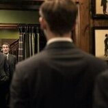 Harry Lawtey en 1x05 titulado 'Comportamiento Aprendido' de 'Industry'