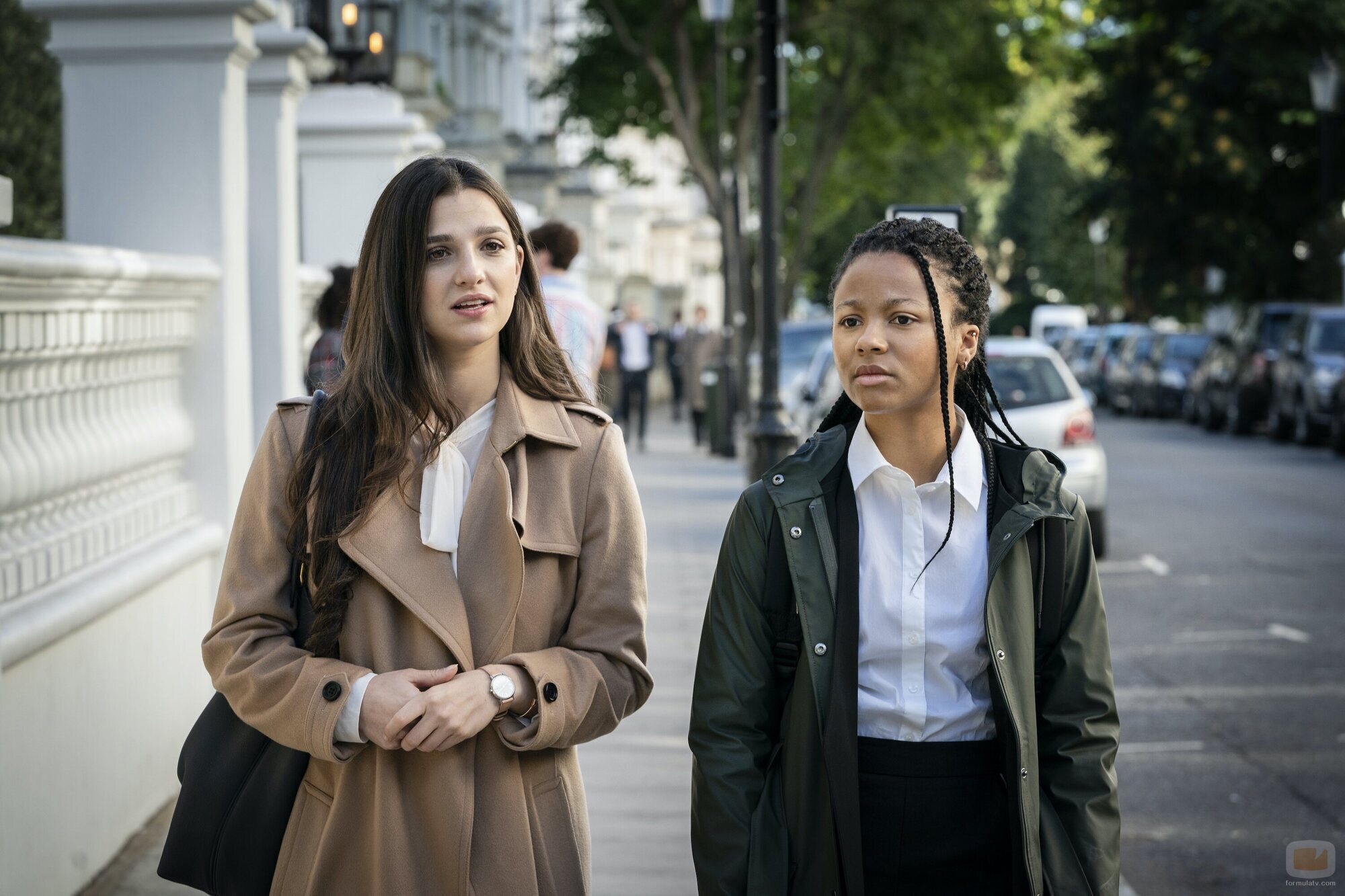 Marisa Abela y Myha'la Herrold en la temporada 1 y el capítulo 05 de 'Industry'