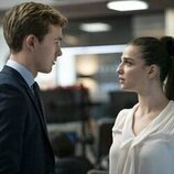 Marisa Abela y Harry Lawtey en el 1x06 de 'Industry'