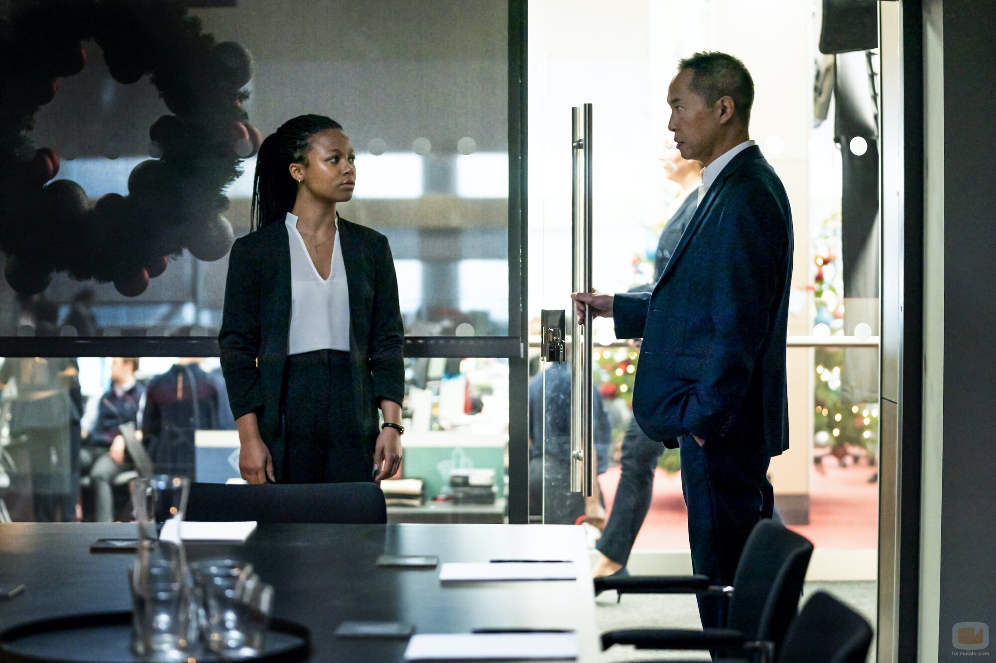 Ken Leung y Myha'la Herrold en 1x06 titulado 'Cascanueces' de 'Industry'