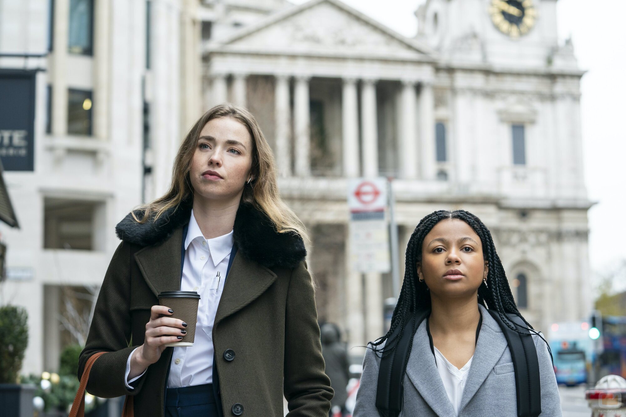 Freya Mavor y Myha'la Herrold en 'Actividad Precrisis' de 'Industry'