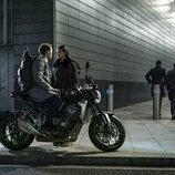 Marisa Abela y Harry Lawtey en Capítulo 8 titulado 'Reducción de Fuerza' de 'Industry'