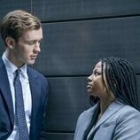 Harry Lawtey y Myha'la Herrold en Capítulo 8 titulado 'Reducción de Fuerza' de 'Industry'