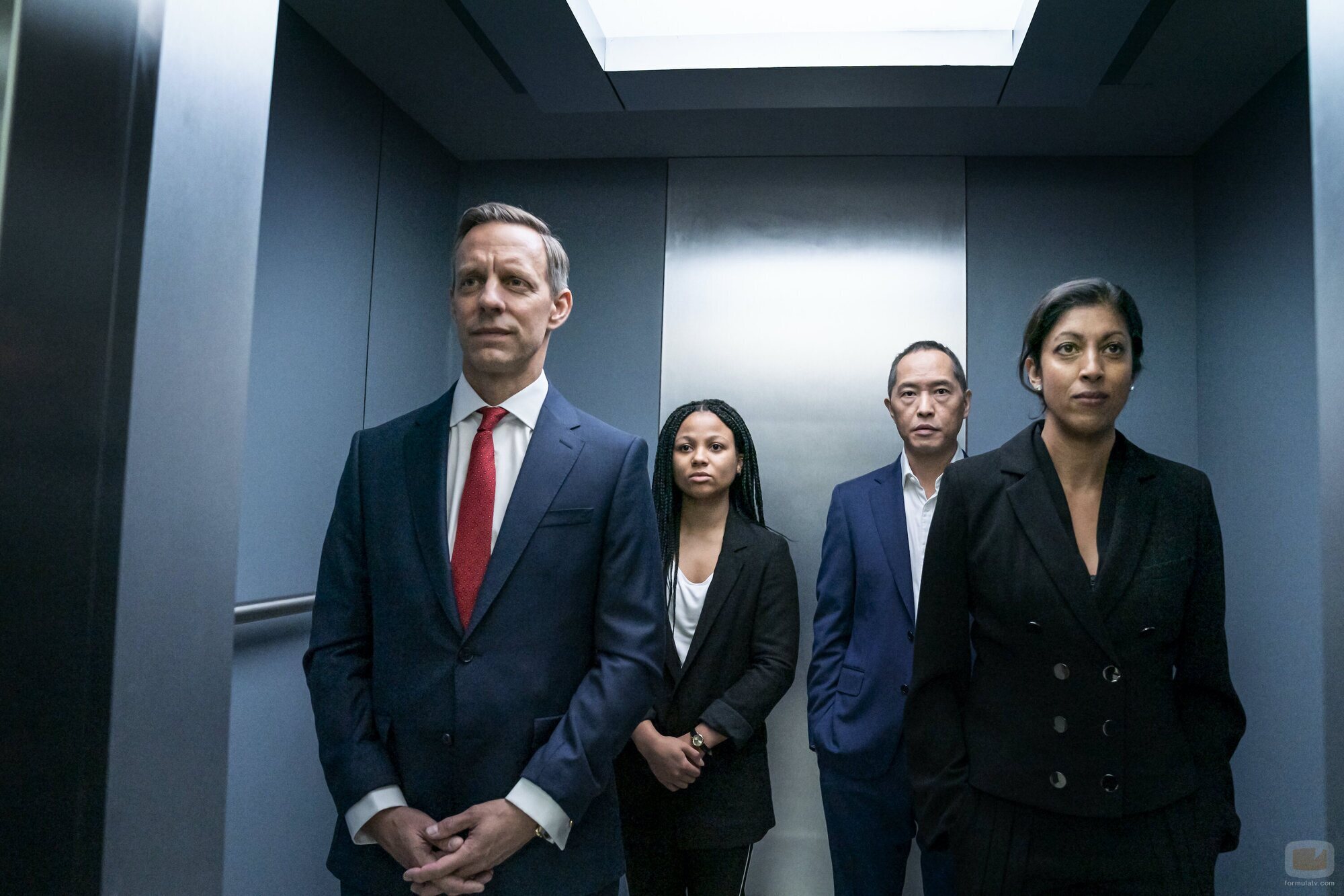 Ken Leung y Myha'la Herrold en 1x08 titulado 'Reducción de Fuerza' de 'Industry'