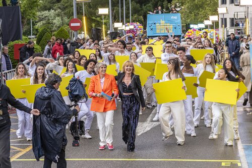 Paloma del Río y Cayetana Guillén Cuervo desfilan en el estreno de 'La familia de la tele'