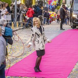 Sandra Daviú desfila en el estreno de 'La familia de la tele'
