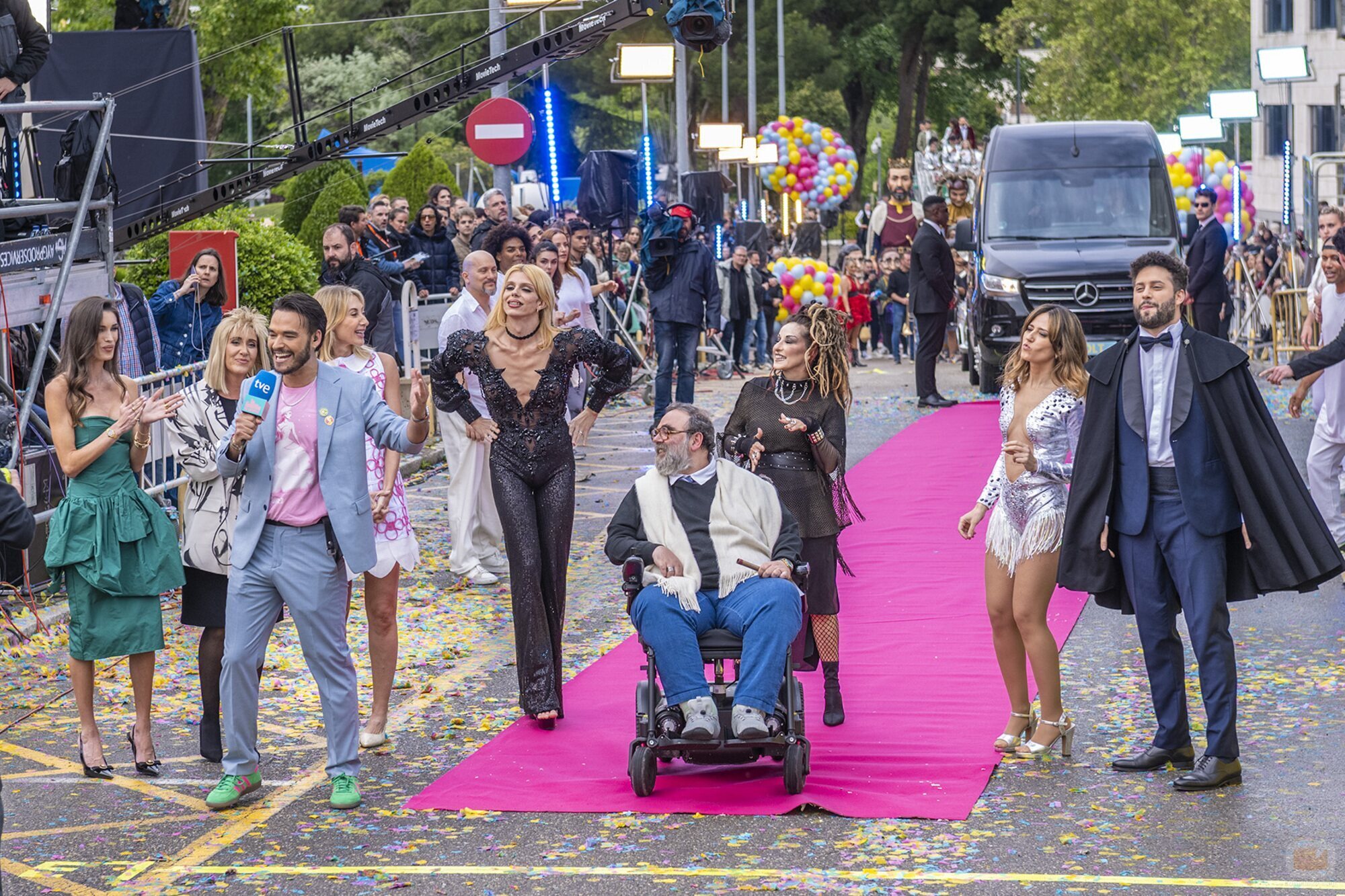 'La familia de la tele' monta un desfile con el vestuario de TVE