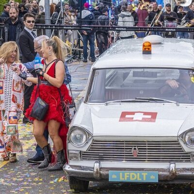Marta Riesco recibe a Lydia Lozano y el doctor Sánchez Martos en 'La familia de la tele'